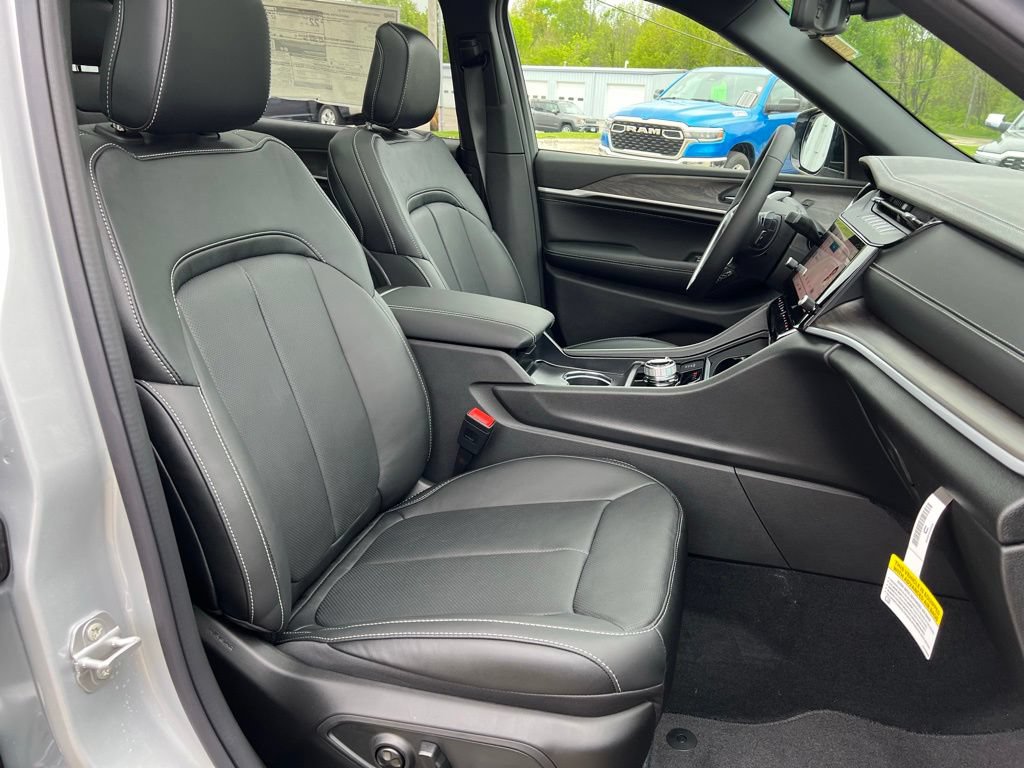 New 2026 Jeep Grand Cherokee L Limited AWD/4WD image 12