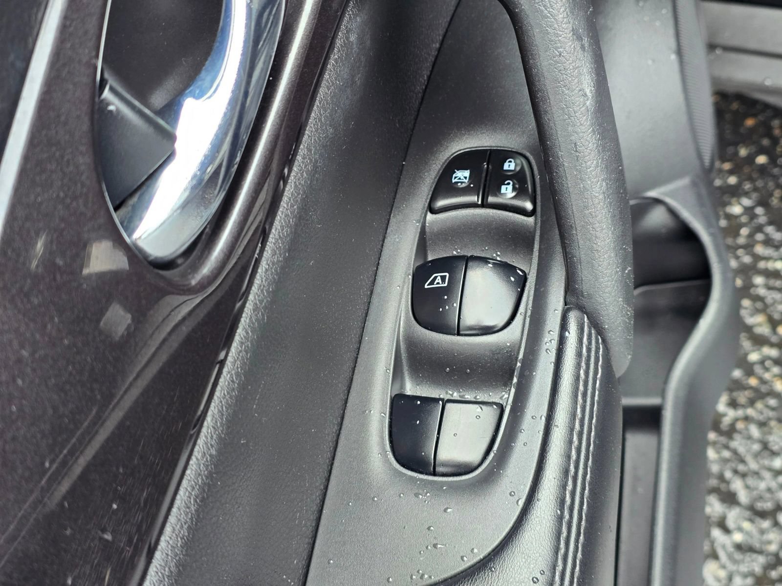 Used 2018 Nissan Rogue S AWD/4WD image 22