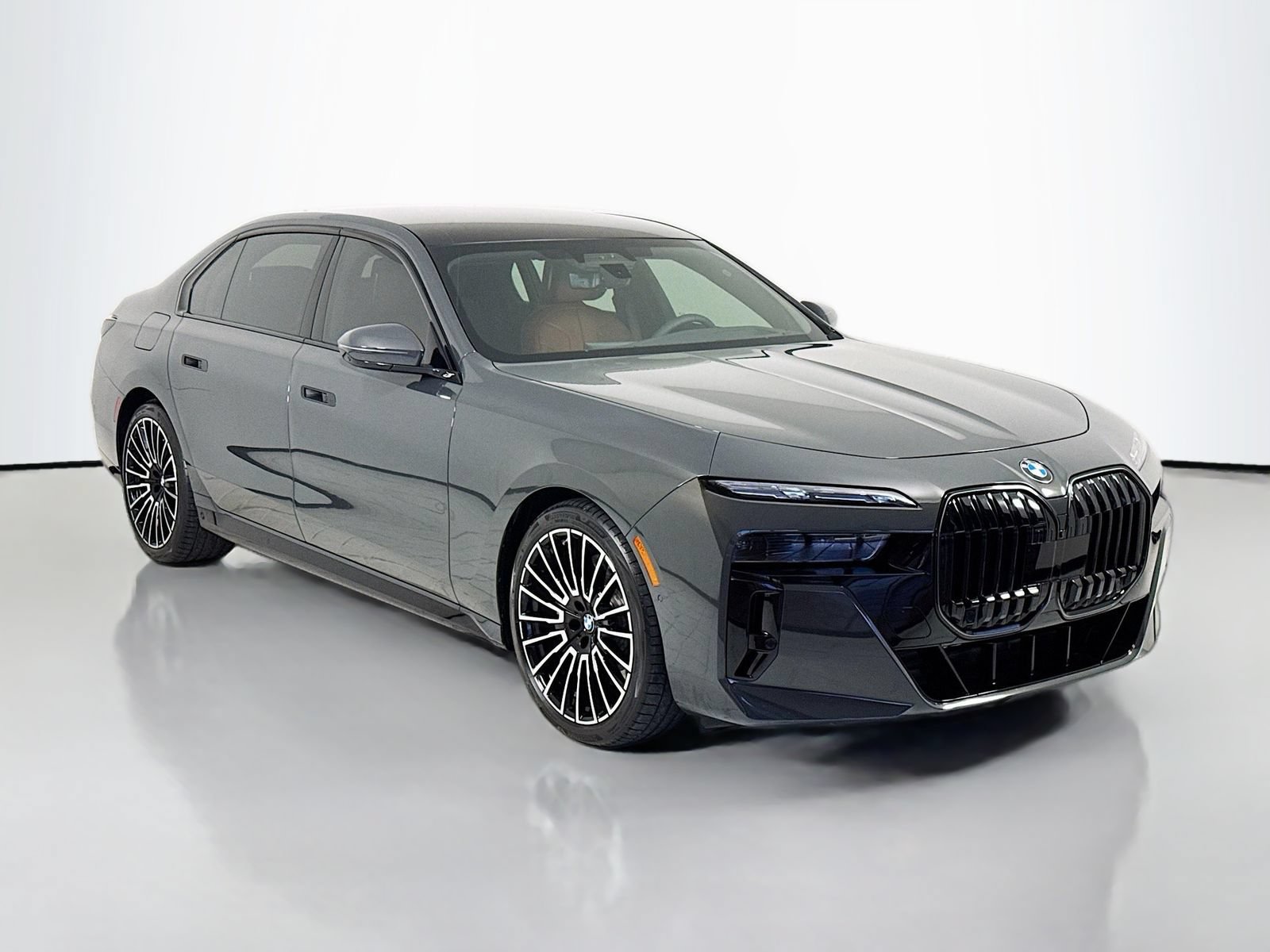 Used 2026 BMW 760i xDrive AWD/4WD image 1