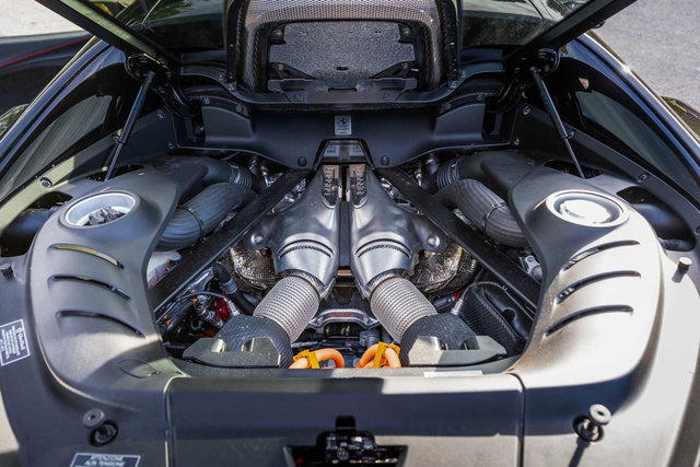 Used 2024 Ferrari 296 GTB RWD image 15