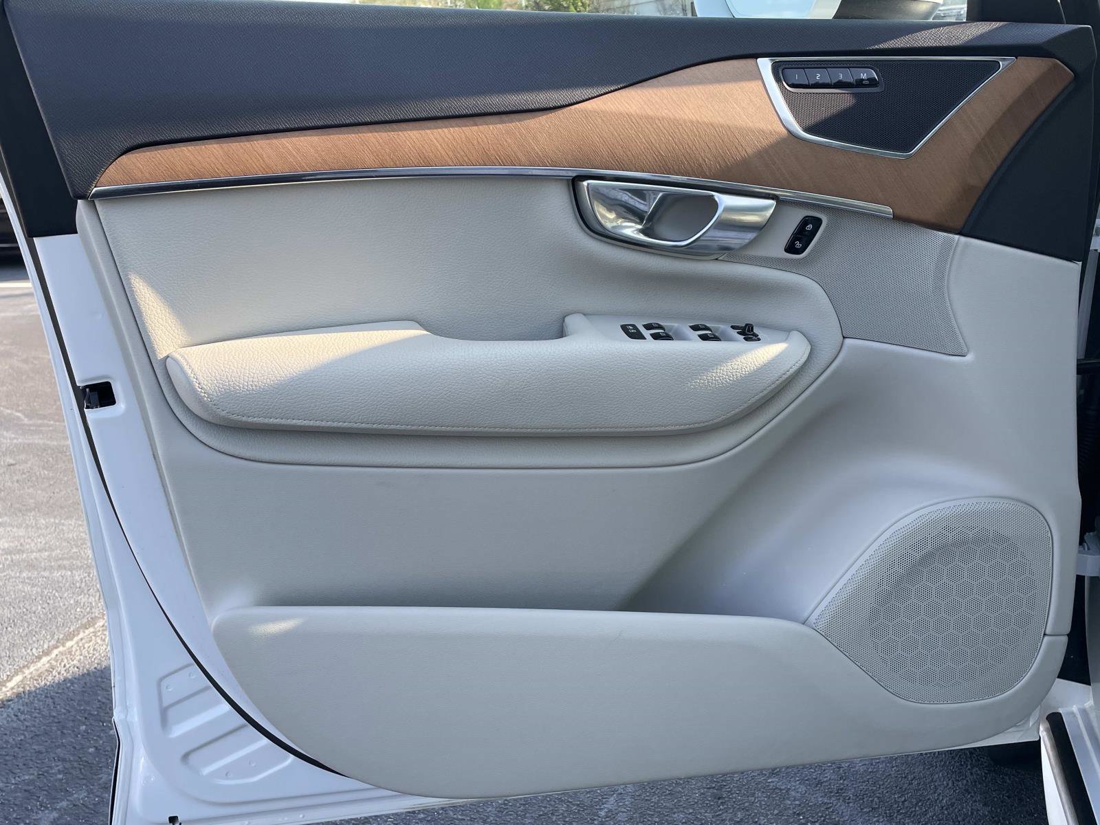 Used 2022 Volvo XC90 T5 Momentum w/ Protection Package Premier image 17