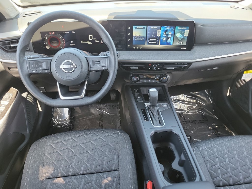 New 2026 Nissan Kicks SV w/ Charging Package FWD image 4