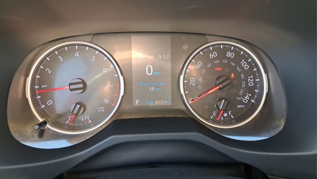 Used 2021 Toyota RAV4 LE image 27