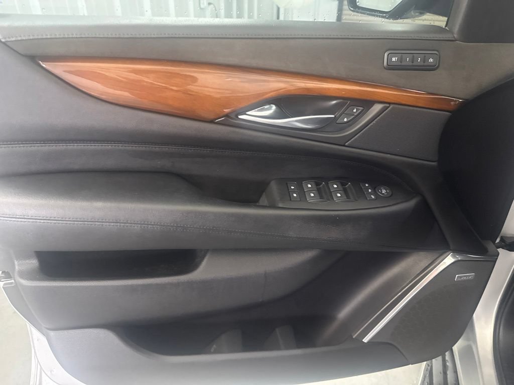 Used 2018 Cadillac Escalade ESV Luxury RWD image 8
