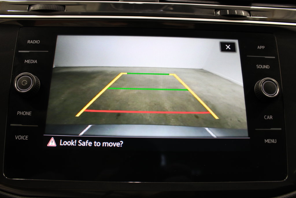 Used 2024 Volkswagen Tiguan SE w/ Panoramic Sunroof Package FWD image 13