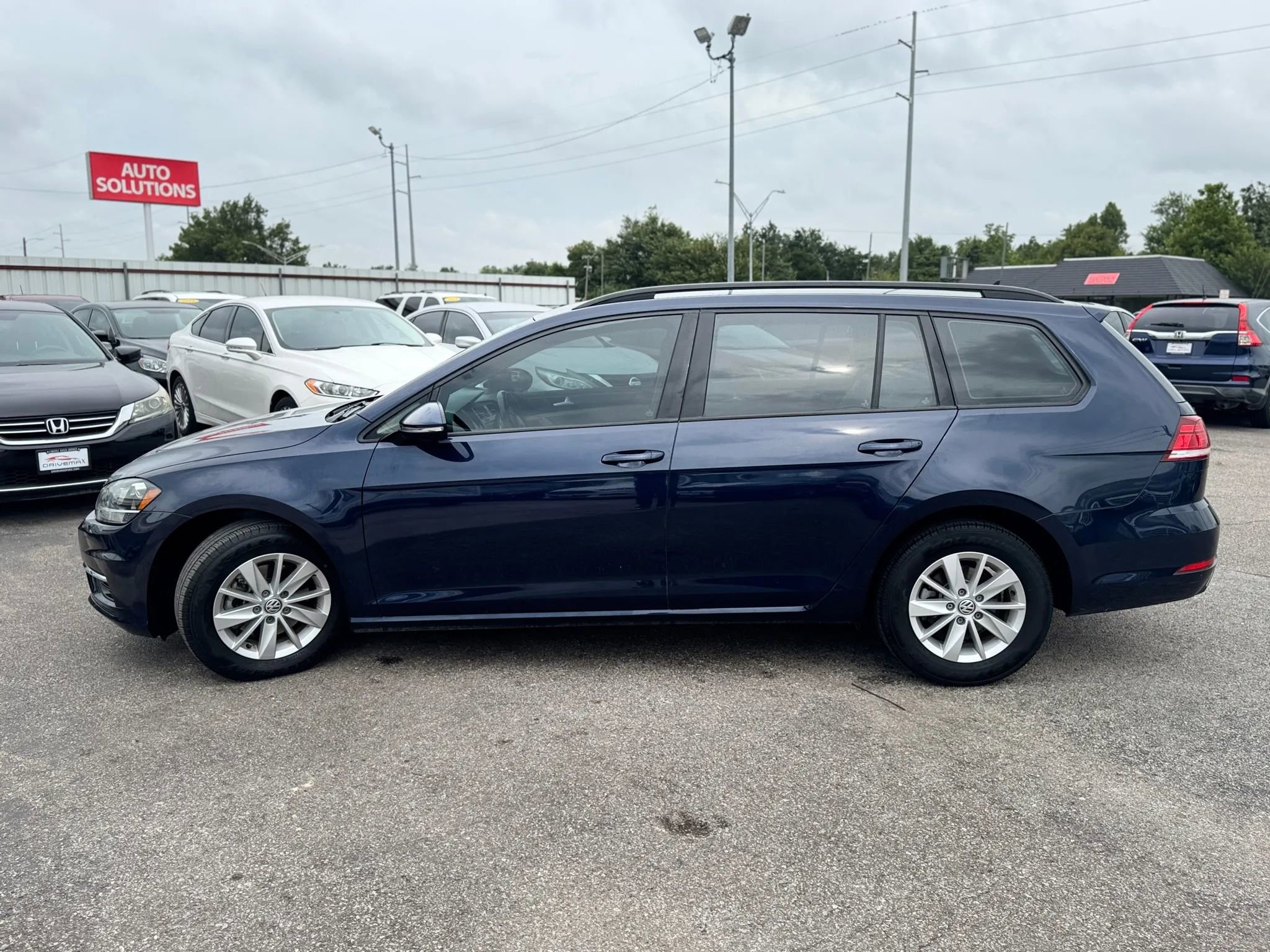 Used 2018 Volkswagen Golf S FWD image 5