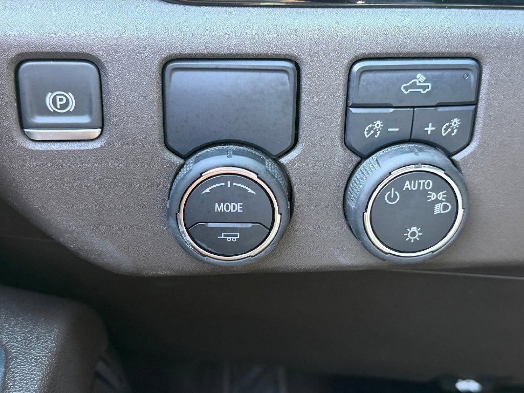 Used 2025 Chevrolet Silverado 1500 LT RWD image 30
