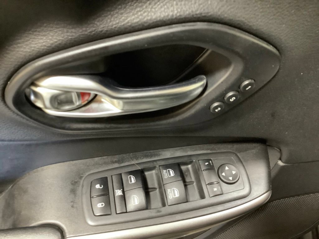 Certified 2019 Jeep Cherokee Limited AWD/4WD image 19