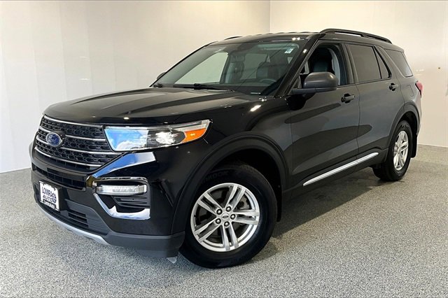 Used 2023 Ford Explorer XLT image 3