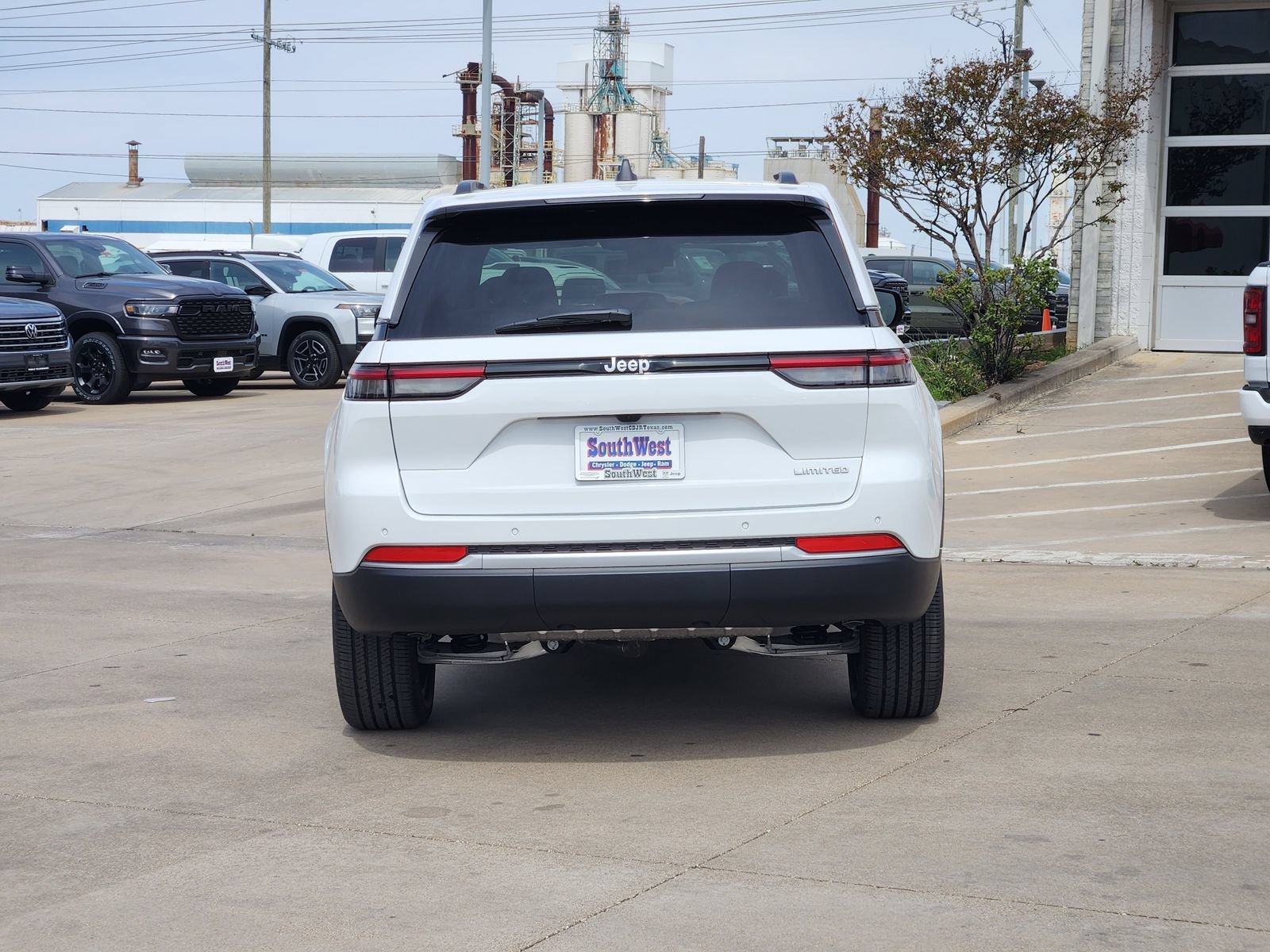 New 2026 Jeep Grand Cherokee Limited RWD image 8