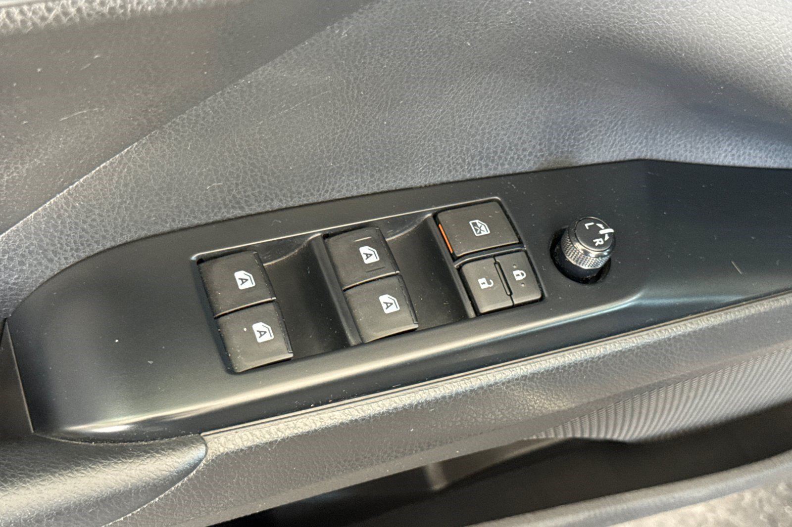 Used 2020 Toyota Camry LE FWD image 13