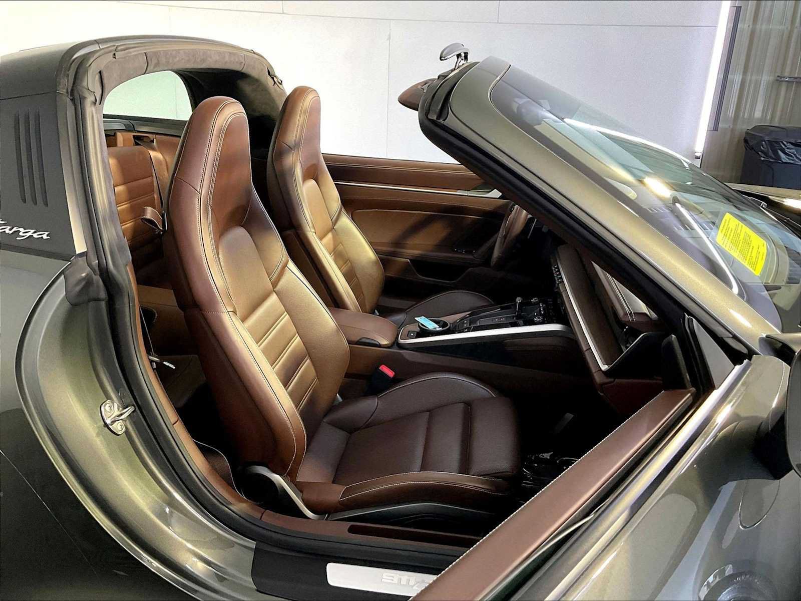 Certified 2021 Porsche 911 Targa 4S AWD/4WD image 18