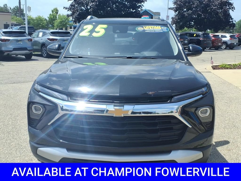 Used 2025 Chevrolet TrailBlazer LT AWD/4WD image 2