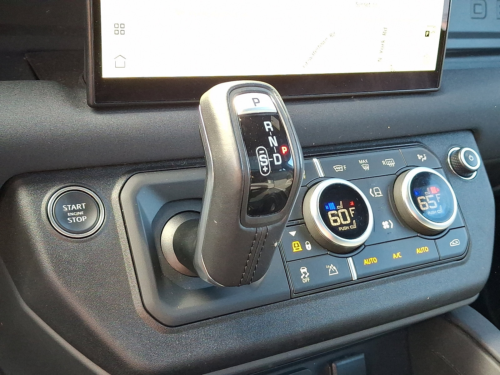 Used 2023 Land Rover Defender 130 X-Dynamic SE image 15