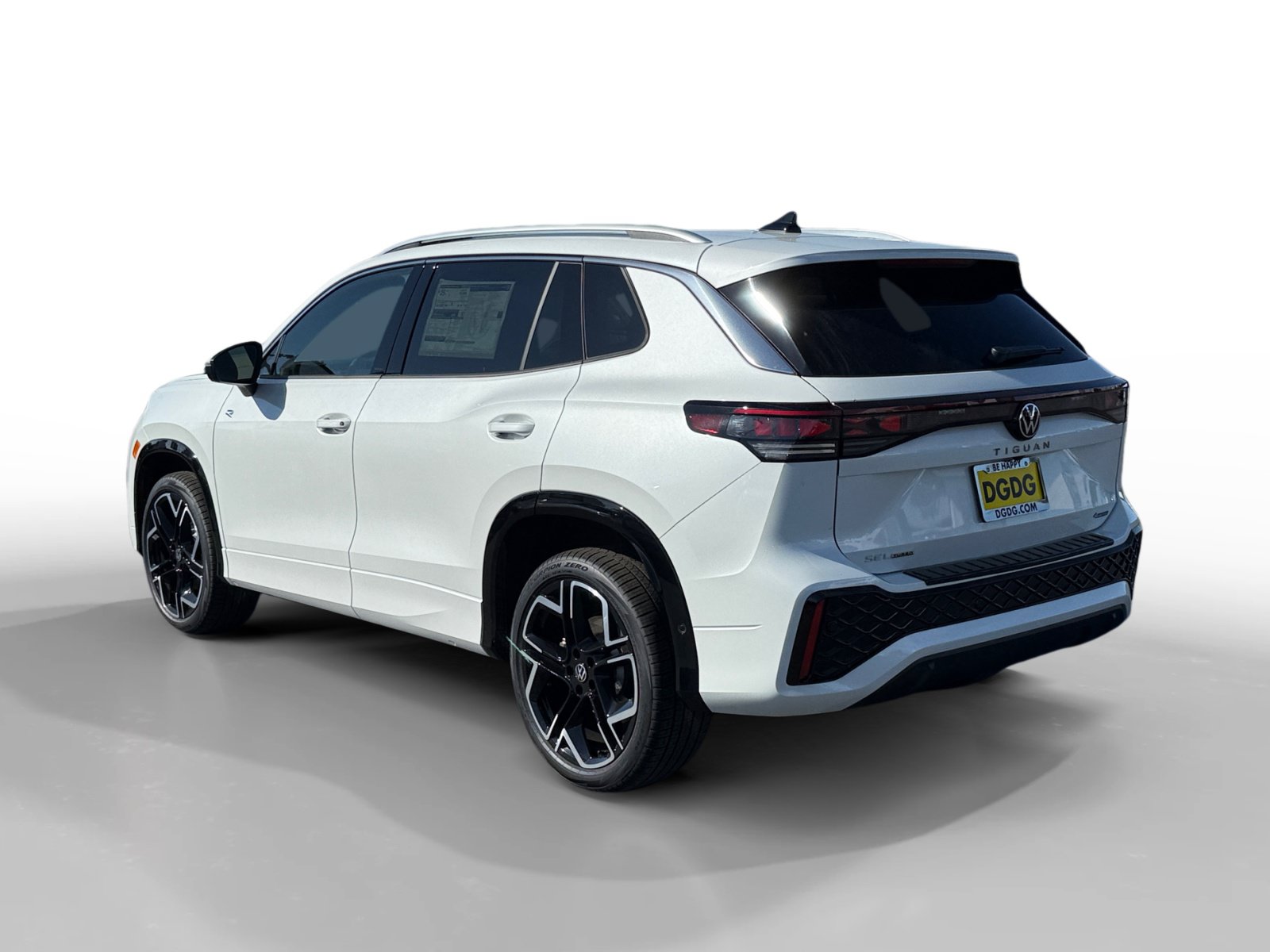 New 2026 Volkswagen Tiguan SEL R-Line AWD/4WD image 3