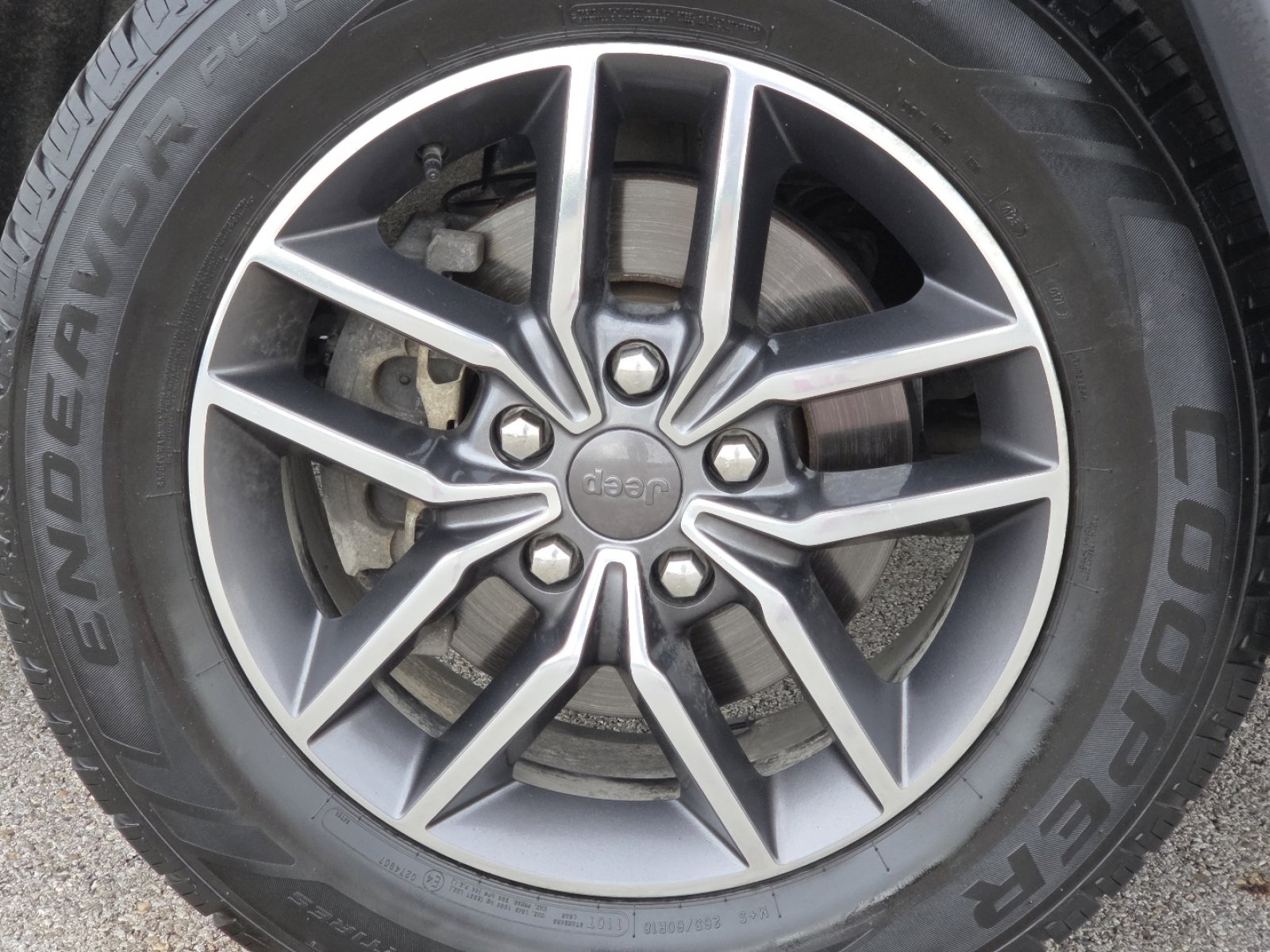 Used 2019 Jeep Grand Cherokee Limited AWD/4WD image 11