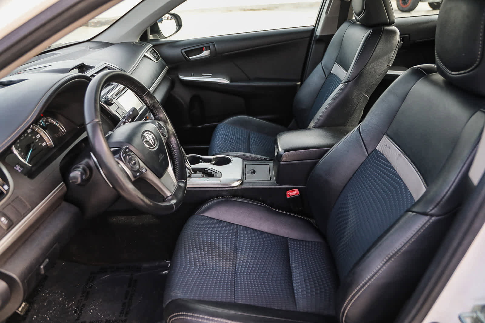 Used 2012 Toyota Camry SE image 17