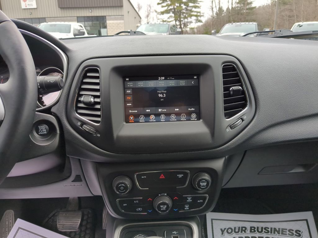 Used 2019 Jeep Compass Latitude w/ Cold Weather Group image 18