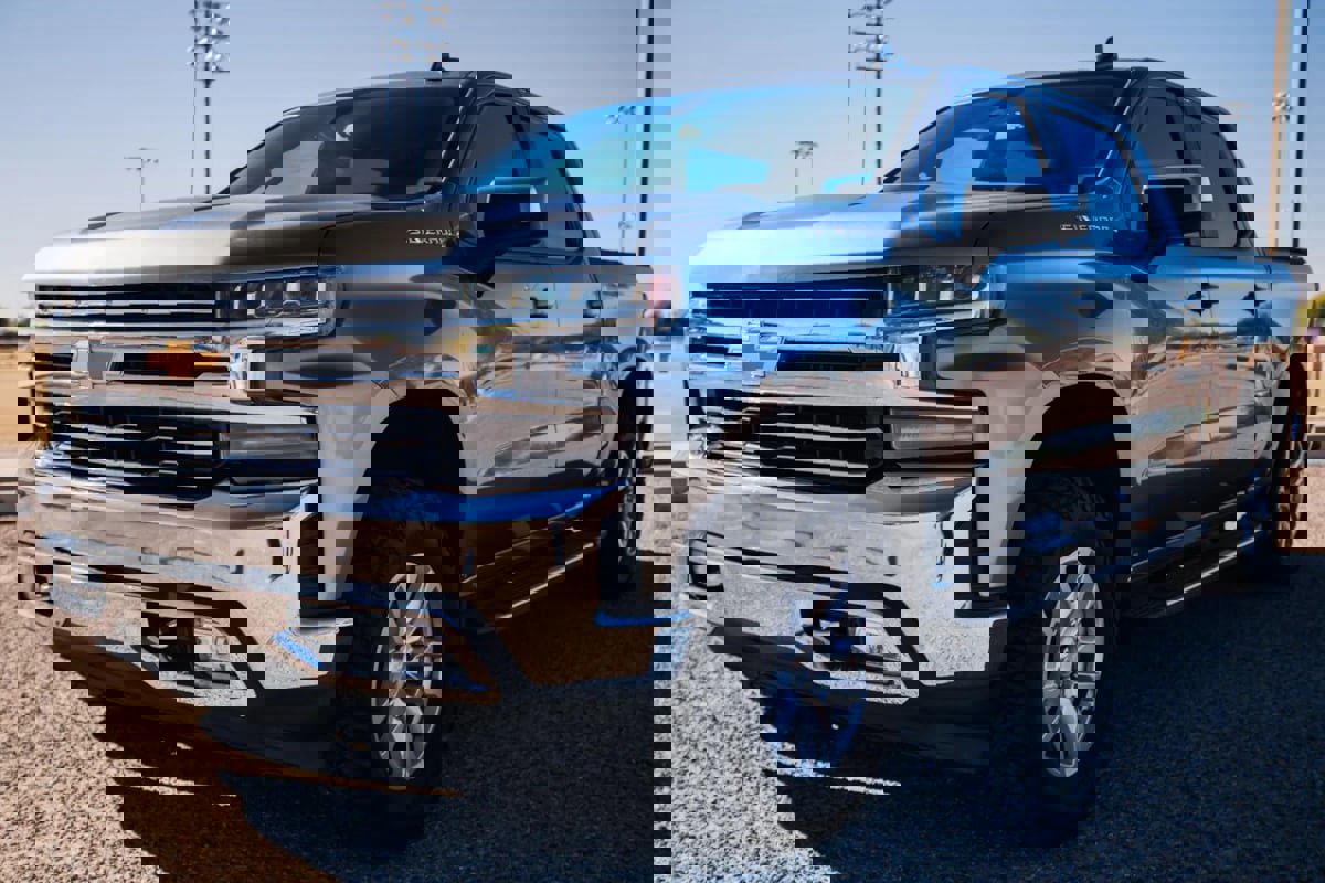 Used 2021 Chevrolet Silverado 1500 LT image 1