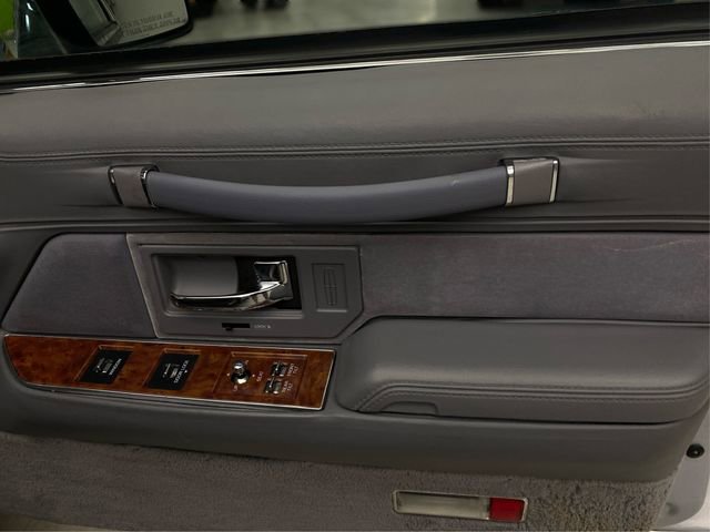 Used 1994 Lincoln Town Car Signature RWD image 25