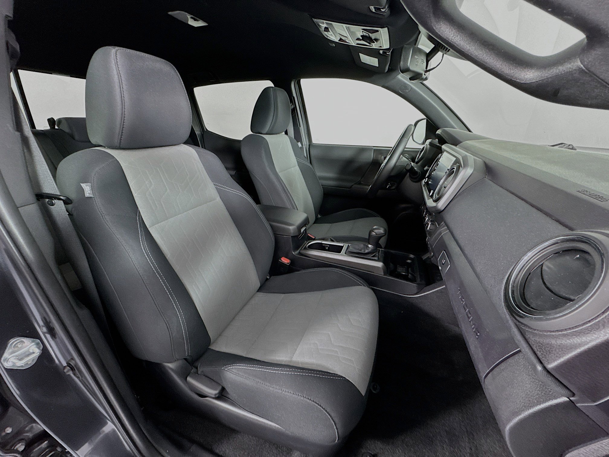 Used 2022 Toyota Tacoma TRD Off-Road image 25