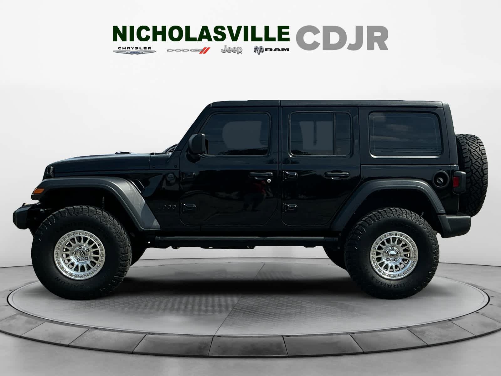 Used 2025 Jeep Wrangler Unlimited Sport AWD/4WD image 2