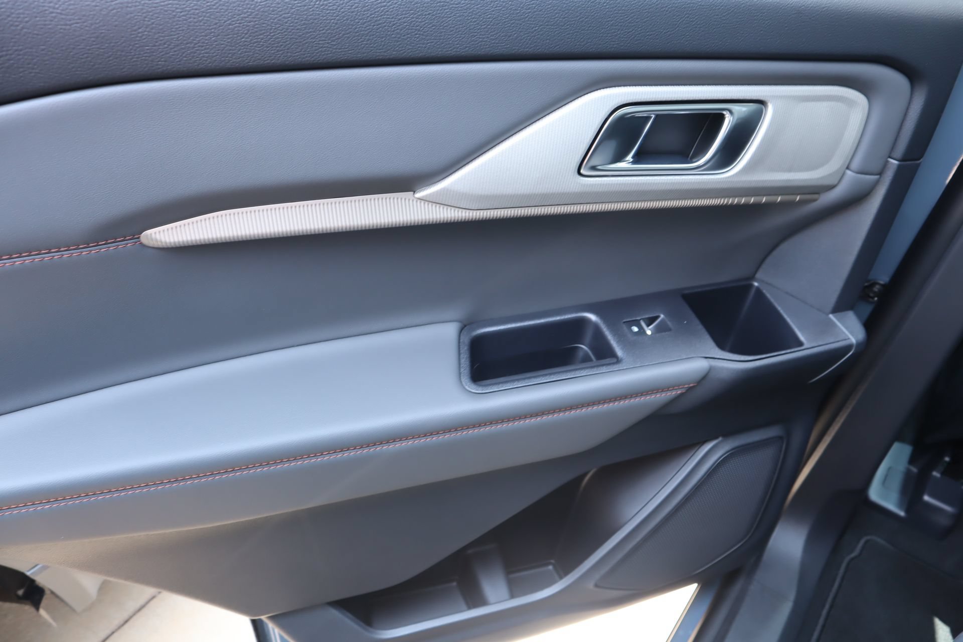 New 2026 Ford Explorer Active RWD image 17