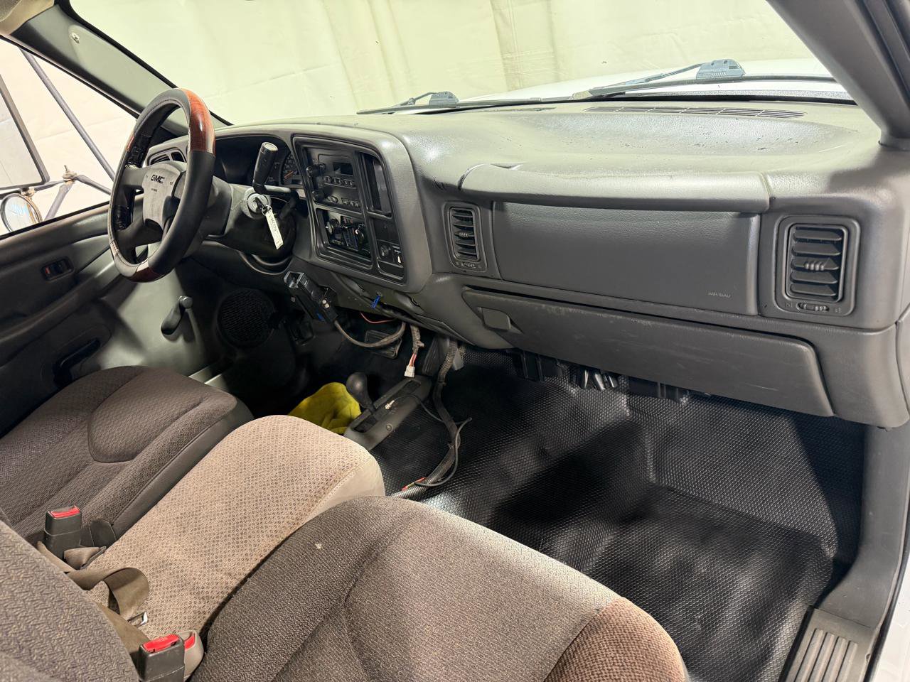 Used 2004 GMC Sierra 3500 W/T w/ Heavy-Duty Power Package AWD/4WD image 11