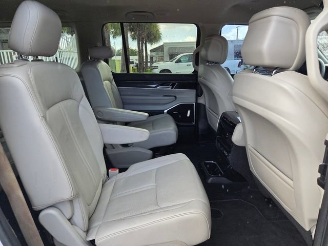 Certified 2022 Jeep Wagoneer Series III w/ Flexible Seating Group RWD image 18