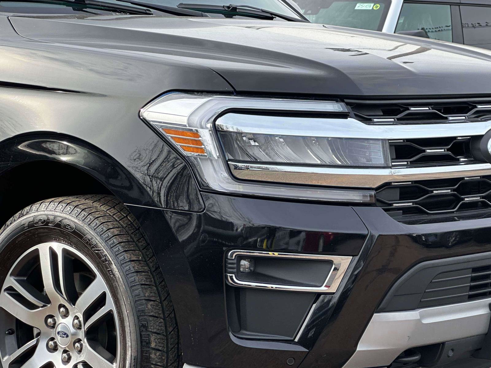 Used 2022 Ford Expedition Limited image 7