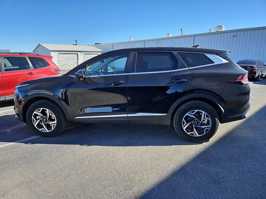 Used 2025 Kia Sportage LX image 3