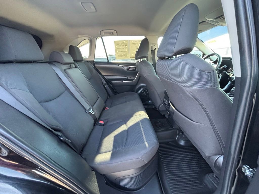Used 2022 Toyota RAV4 LE image 8