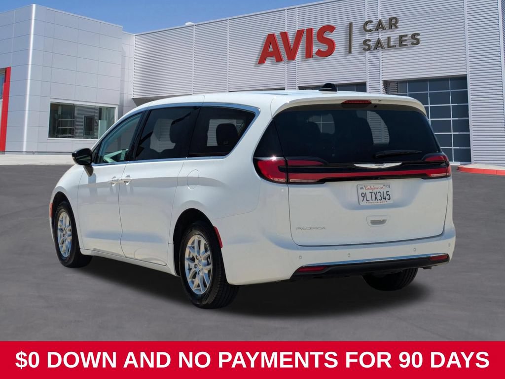 Used 2024 Chrysler Pacifica Touring-L FWD image 9