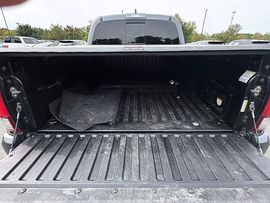Used 2019 Toyota Tacoma TRD Sport AWD/4WD image 38