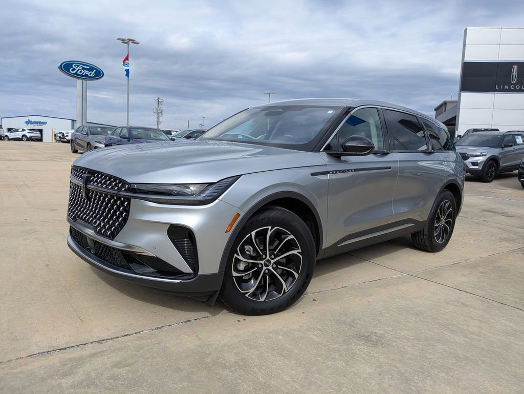 Used 2025 Lincoln Nautilus Premier image 4