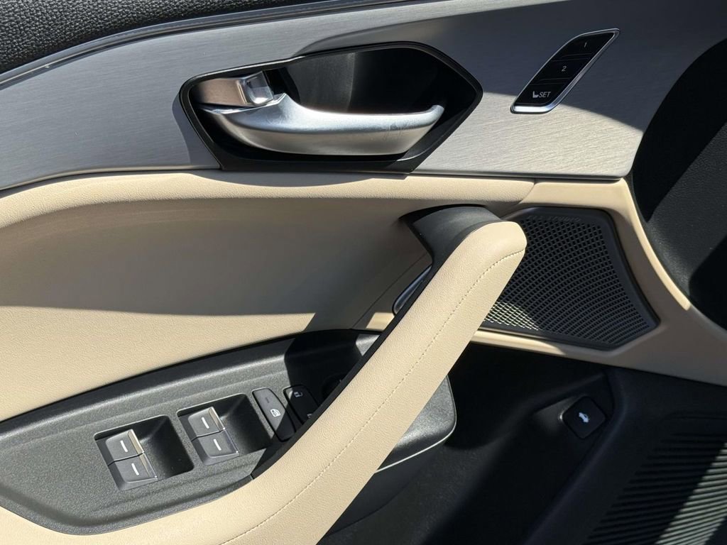Certified 2025 Acura TLX w/ Technology Package image 10