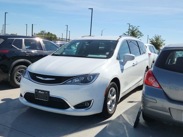 Used 2017 Chrysler Pacifica Touring-L Plus FWD image 1