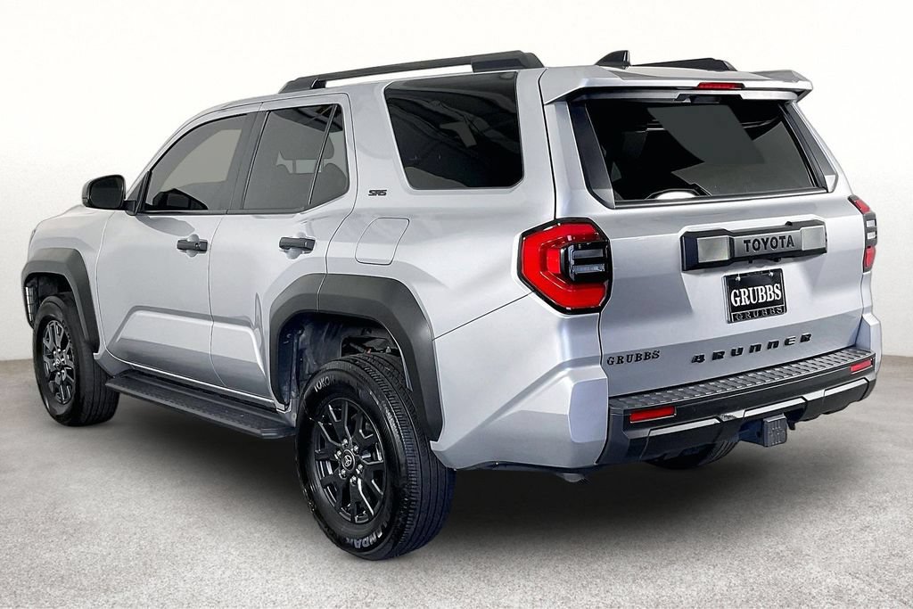Used 2025 Toyota 4Runner SR5 AWD/4WD image 15