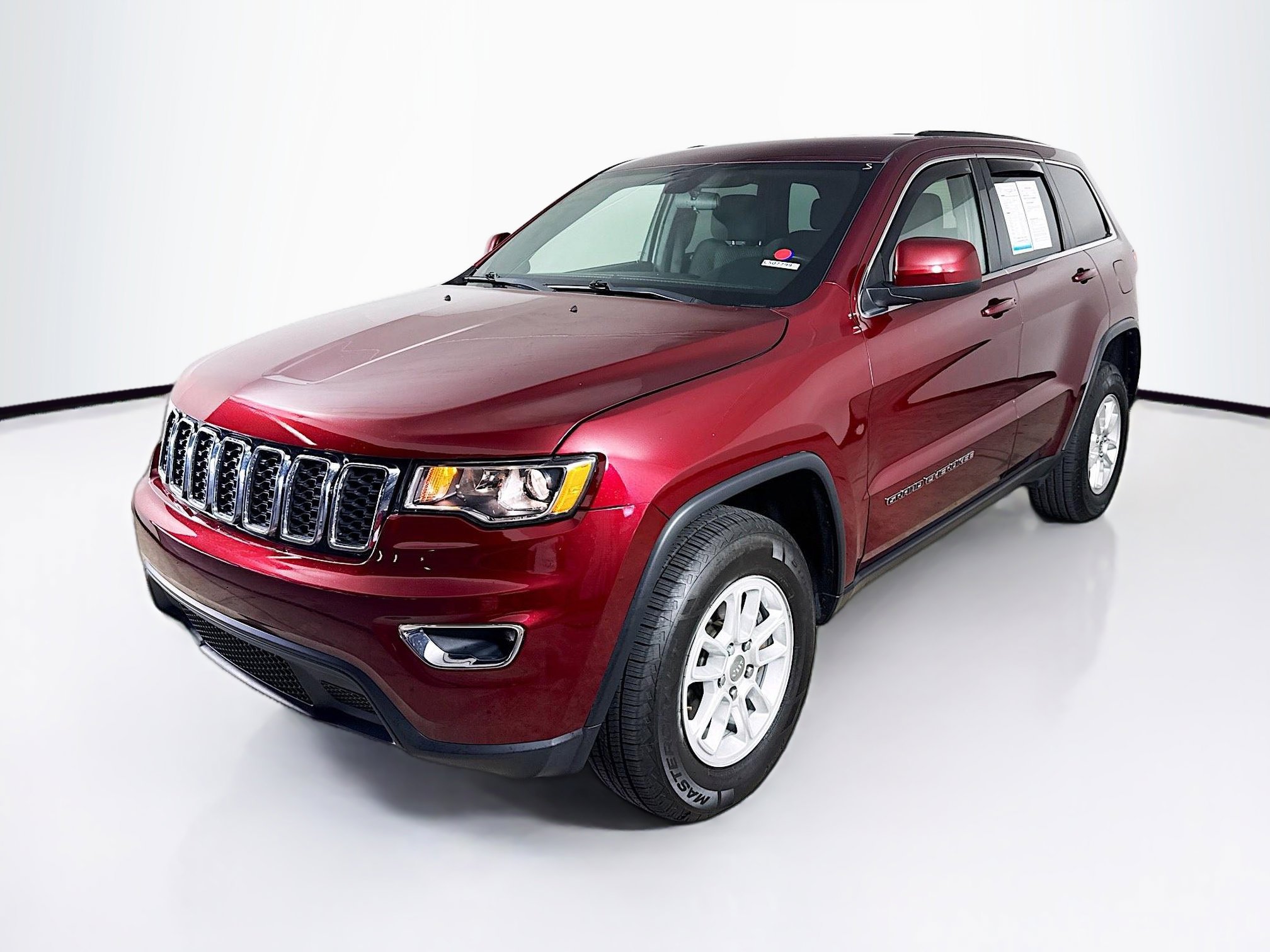 Used 2018 Jeep Grand Cherokee Laredo image 4