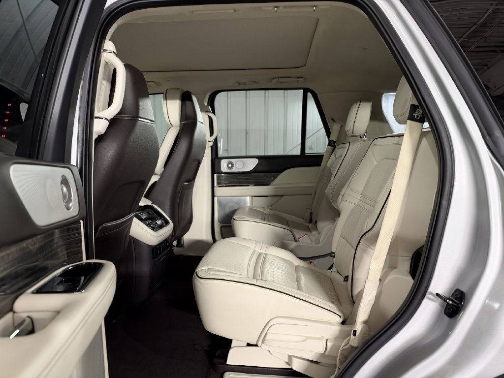 Used 2019 Lincoln Navigator Black Label w/ Cargo Package AWD/4WD image 18