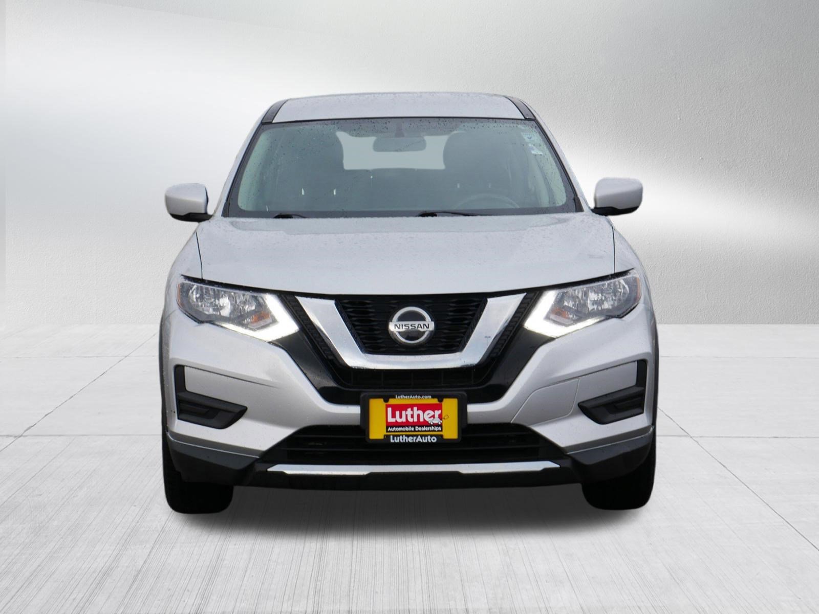 Used 2018 Nissan Rogue S image 2
