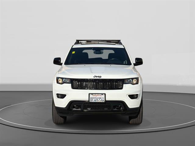 Used 2019 Jeep Grand Cherokee Laredo AWD/4WD image 2