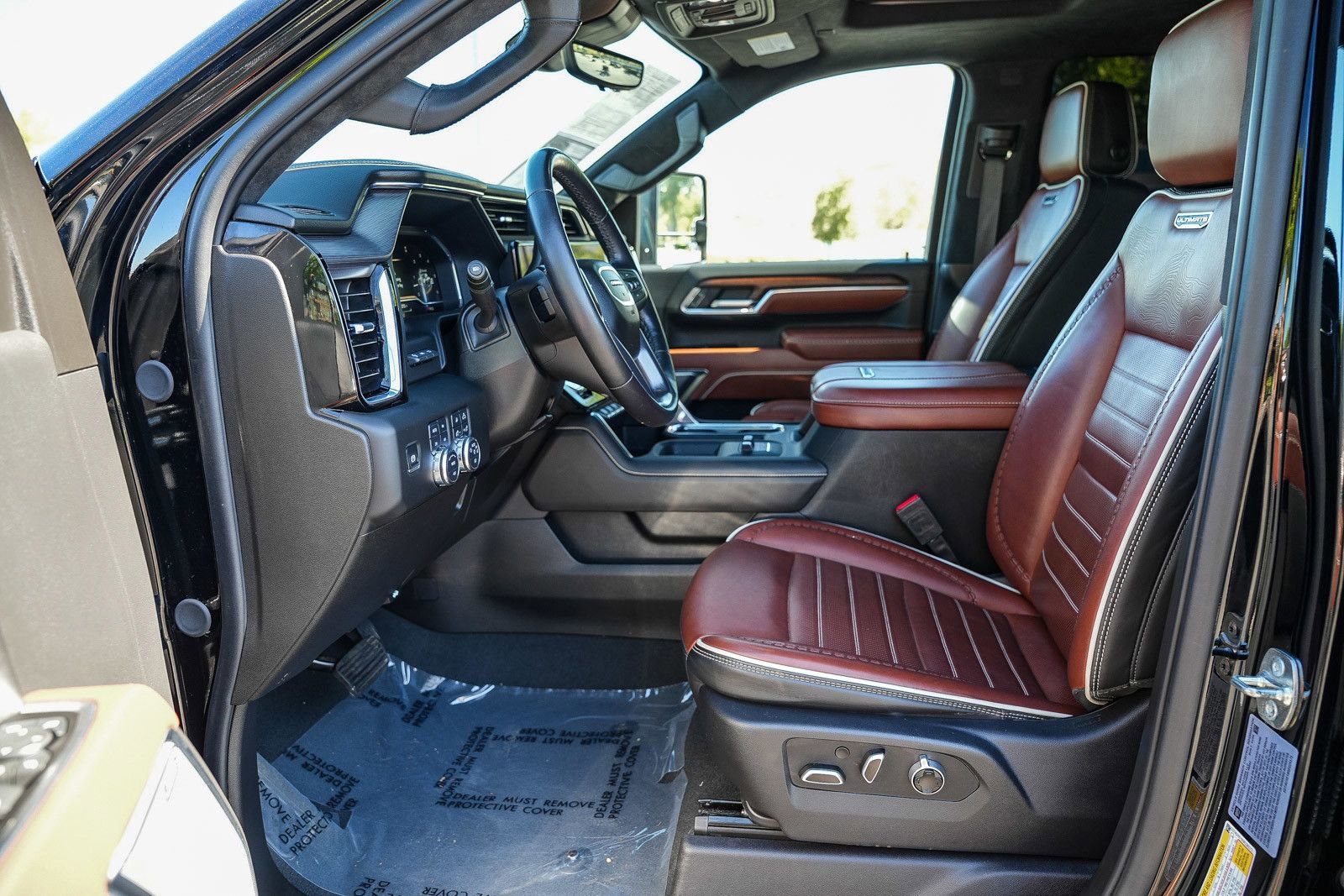 Used 2025 GMC Sierra 2500 Denali Ultimate w/ Snow Plow Prep/Camper Package AWD/4WD image 17