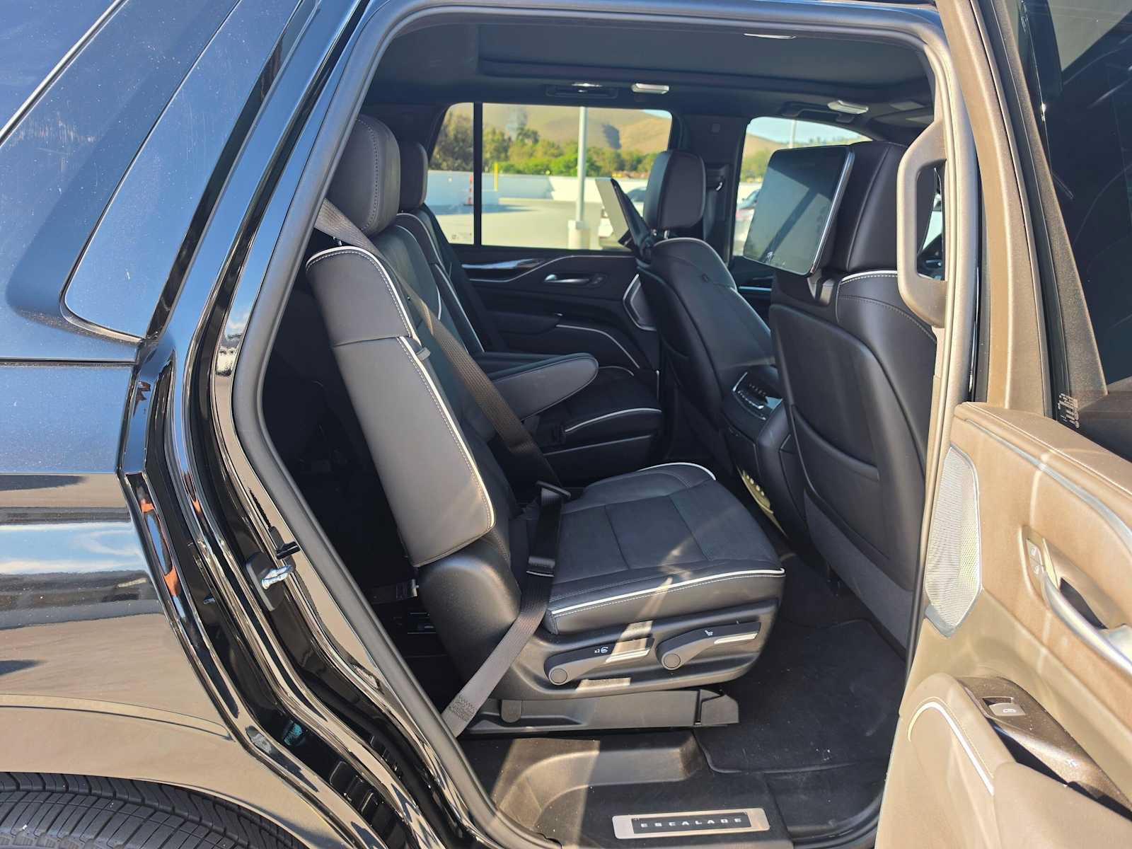 Used 2024 Cadillac Escalade Sport w/ LPO, ONYX Package AWD/4WD image 12