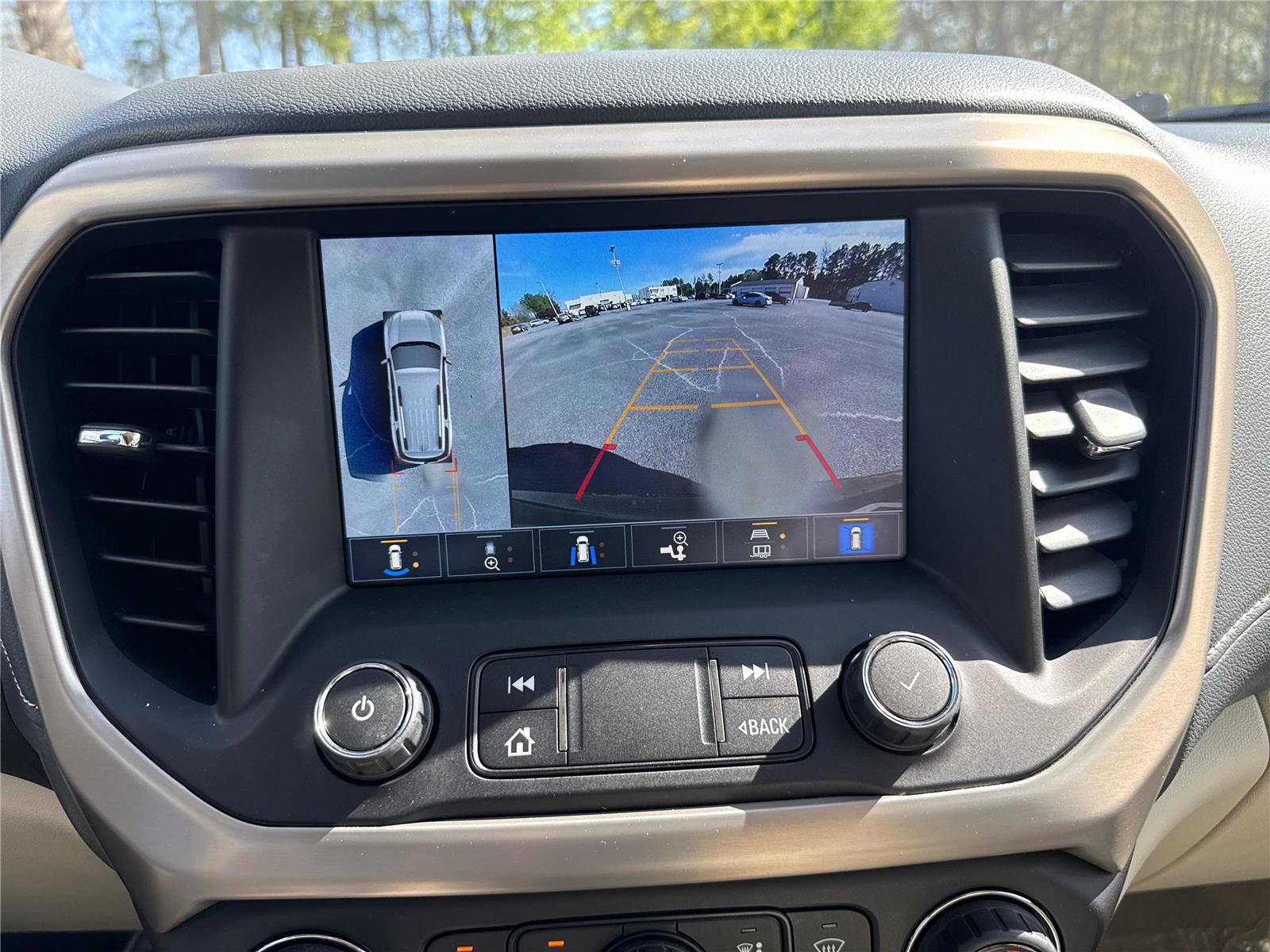 Used 2021 GMC Acadia Denali w/ Denali Technology Package FWD image 21