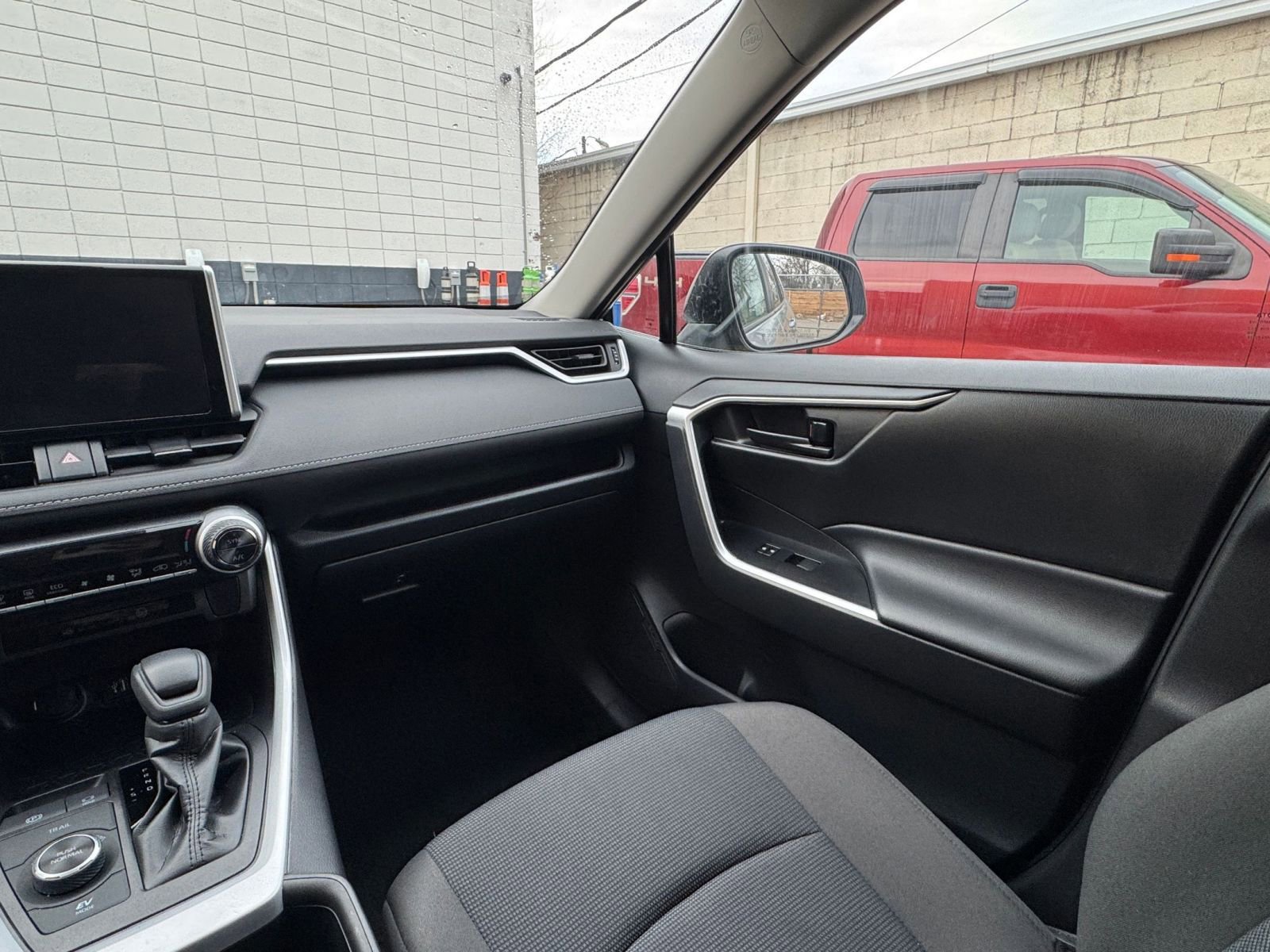 Used 2025 Toyota RAV4 LE image 34