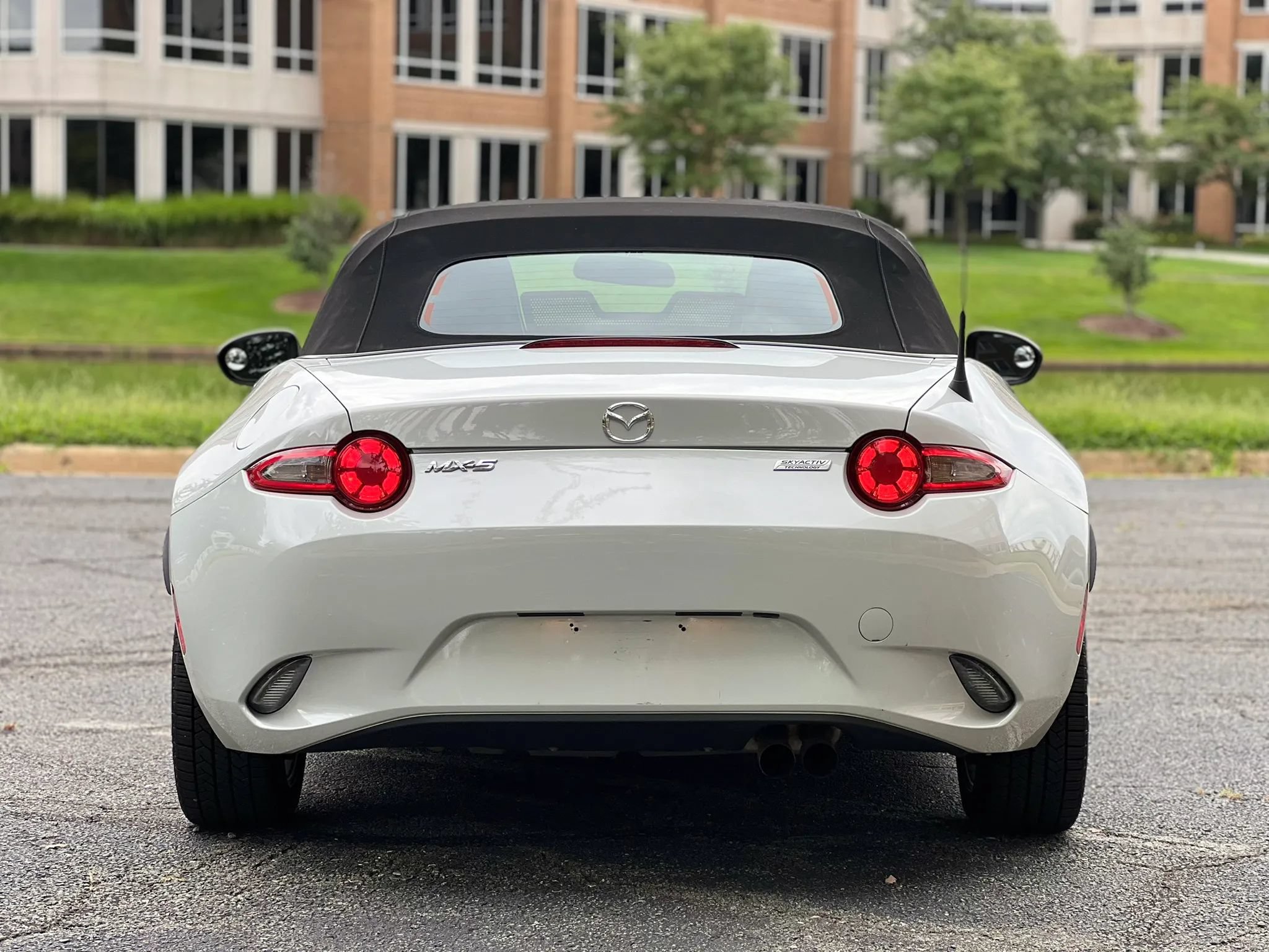 Used 2016 MAZDA MX-5 Miata Sport RWD image 4