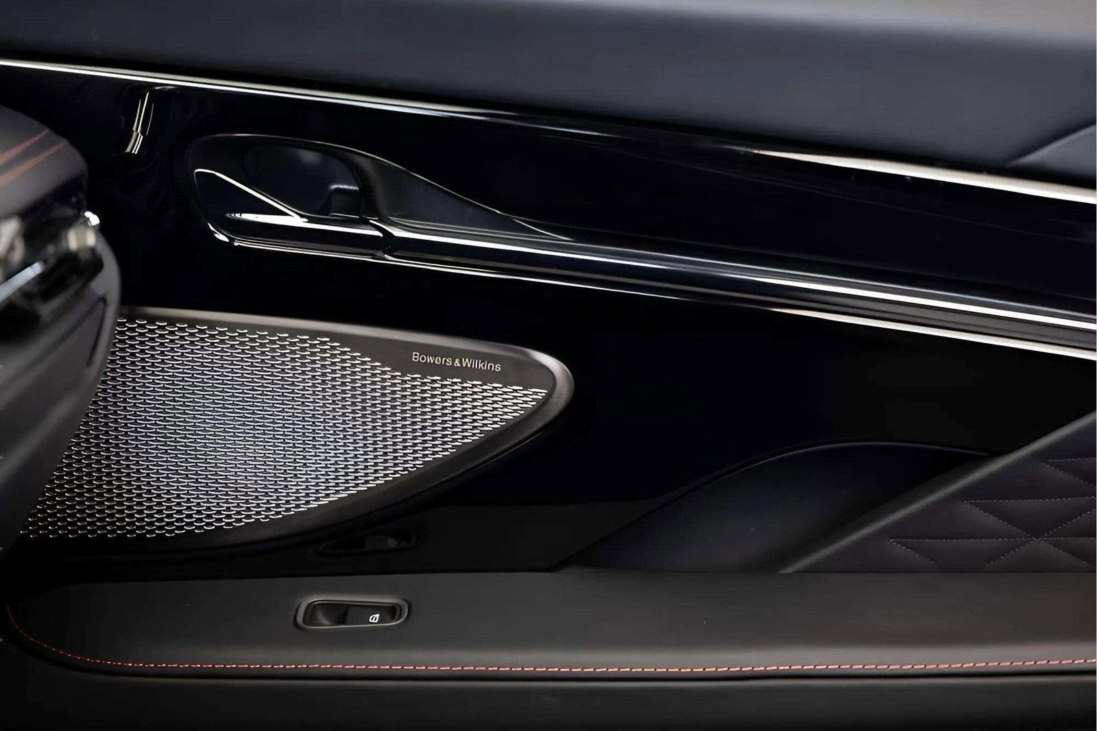 Used 2025 Aston Martin DB12 Convertible RWD image 41