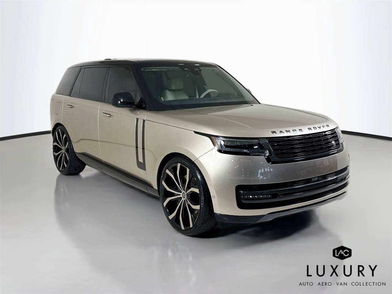 Used 2024 Land Rover Range Rover Long Wheelbase SE AWD/4WD image 3