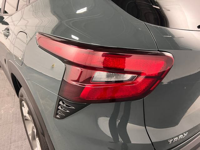 Used 2025 Chevrolet Trax LT FWD image 11